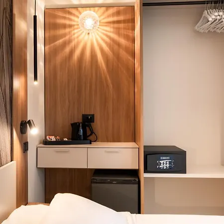 Continental 4* ביביונה