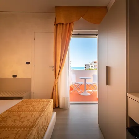 فندق Continental 4*